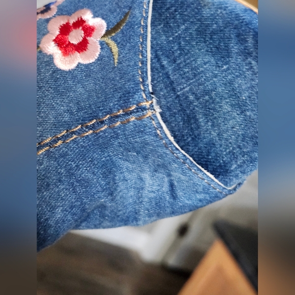 Brand New, Never Worn. Wishbone Embroidered Denim Platform Sandals. - Picture 13 of 15